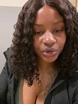 Snapshot of HazelAngelic chatting on January 19, 2025, 6:43 pm HazelAngelic online show from January 19, 2025, 6:43 pm