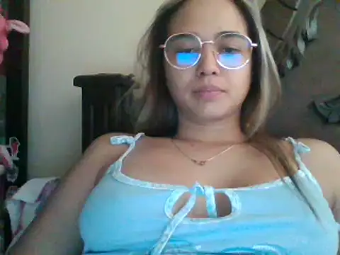 trianabell online show from December 8, 2024, 5:55 pm