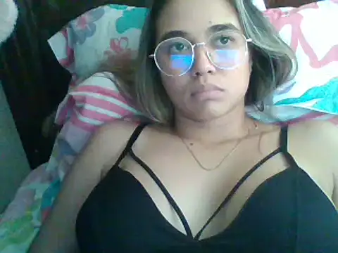 trianabell online show from December 13, 2024, 7:43 pm