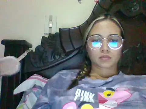 trianabell online show from December 20, 2024, 12:52 am