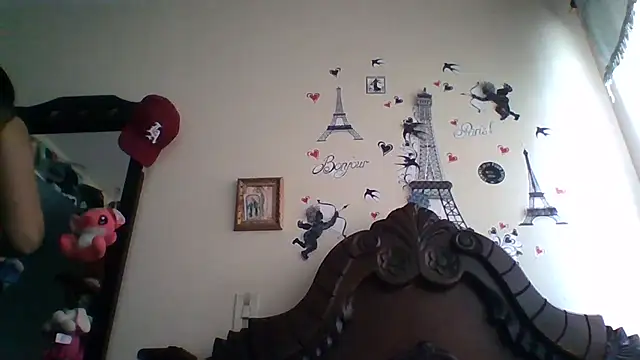 trianabell online show from November 24, 2025, 5:34 pm