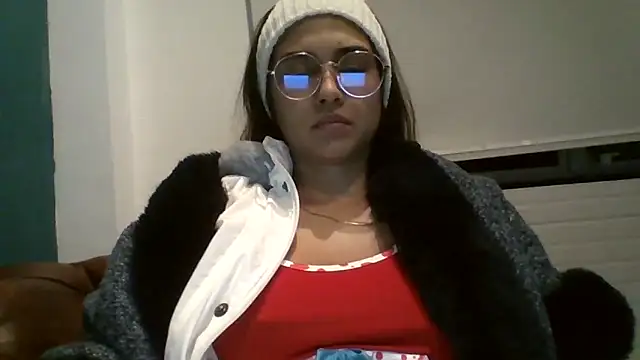 trianabell online show from December 1, 2025, 1:32 am