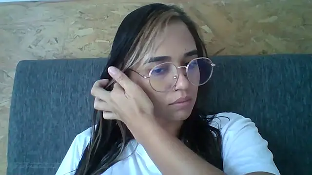 trianabell online show from December 21, 2025, 4:25 pm