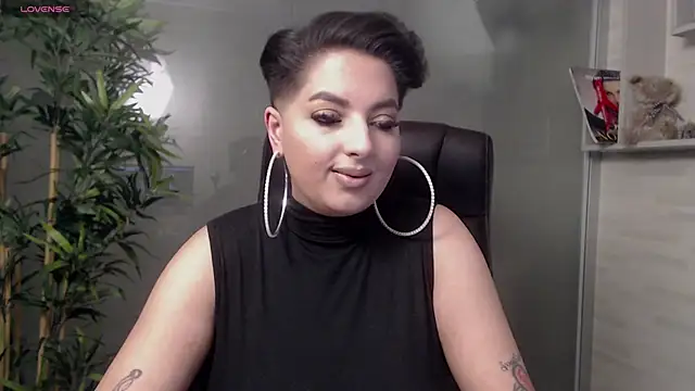 Snapshot of BustyAllyy chatting on February 8, 2025, 10:51 pm BustyAllyy online show from February 8, 2025, 10:51 pm