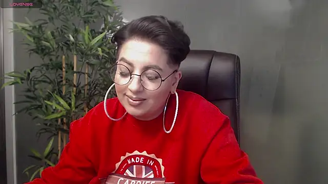 Snapshot of BustyAllyy chatting on February 15, 2025, 1:53 am BustyAllyy online show from February 15, 2025, 1:53 am
