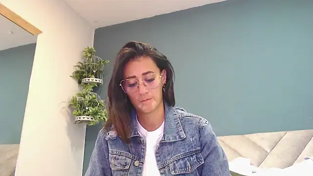 SharisWillian online show from December 23, 2025, 3:59 am