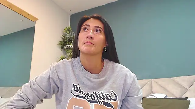 Snapshot of SharisWillian chatting on February 9, 2026, 4:05 am SharisWillian online show from February 9, 2026, 4:05 am