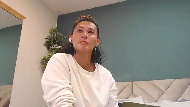 Snapshot of SharisWillian chatting on February 21, 2026, 3:51 am SharisWillian online show from February 21, 2026, 3:51 am