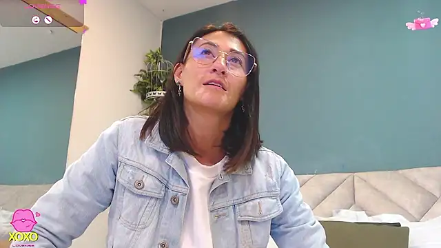 Snapshot of SharisWillian chatting on March 13, 2026, 3:24 am SharisWillian online show from March 13, 2026, 3:24 am