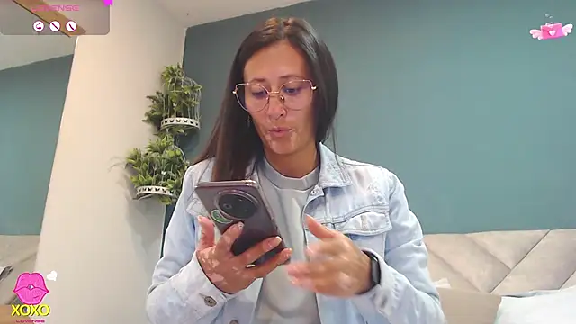 Snapshot of SharisWillian chatting on March 21, 2026, 3:44 am SharisWillian online show from March 21, 2026, 3:44 am