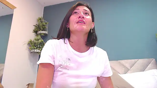 Snapshot of SharisWillian chatting on March 26, 2026, 3:34 am SharisWillian online show from March 26, 2026, 3:34 am