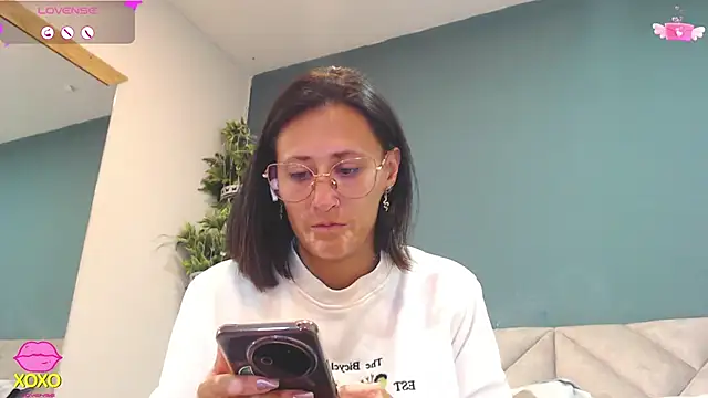 Snapshot of SharisWillian chatting on March 31, 2026, 3:30 am SharisWillian online show from March 31, 2026, 3:30 am