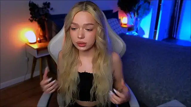 Lily Yin online show from April 25, 2026, 5:43 am