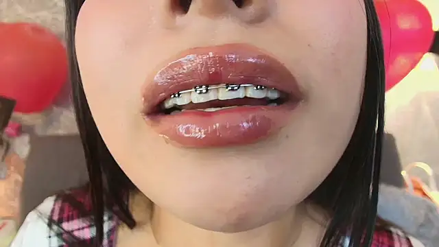 mia roux13 online show from February 17, 2025, 10:36 pm
