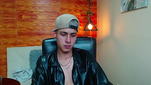 Snapshot of Bastiaan_28 chatting on December 25, 2024, 3:08 am Bastiaan 28 online show from December 25, 2024, 3:08 am