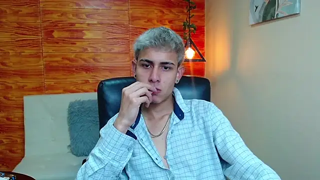 Snapshot of Bastiaan_28 chatting on December 26, 2024, 3:16 am Bastiaan 28 online show from December 26, 2024, 3:16 am