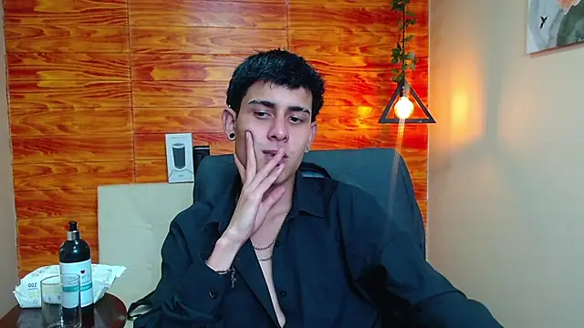 Snapshot of Bastiaan_28 chatting on January 8, 2025, 4:02 am Bastiaan 28 online show from January 8, 2025, 4:02 am