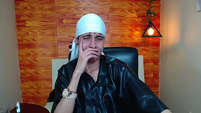 Snapshot of Bastiaan_28 chatting on January 14, 2025, 5:30 am Bastiaan 28 online show from January 14, 2025, 5:30 am