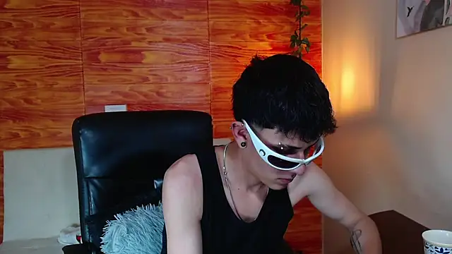 Snapshot of Bastiaan_28 chatting on February 9, 2025, 9:37 am Bastiaan 28 online show from February 9, 2025, 9:37 am