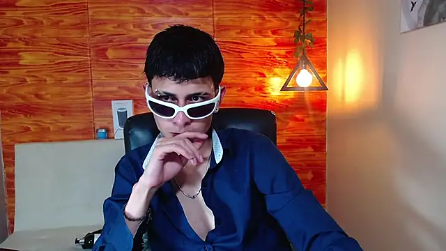 Snapshot of Bastiaan_28 chatting on February 10, 2025, 5:25 am Bastiaan 28 online show from February 10, 2025, 5:25 am