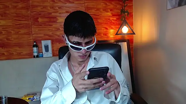 Snapshot of Bastiaan_28 chatting on February 11, 2025, 2:25 am Bastiaan 28 online show from February 11, 2025, 2:25 am