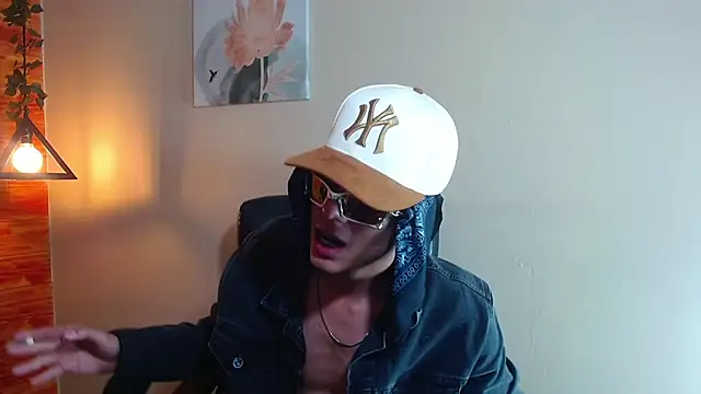 Snapshot of Bastiaan_28 chatting on February 14, 2025, 7:59 am Bastiaan 28 online show from February 14, 2025, 7:59 am