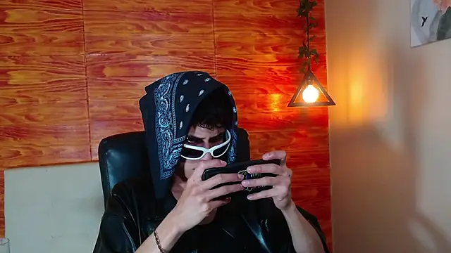 Snapshot of Bastiaan_28 chatting on February 17, 2025, 6:20 am Bastiaan 28 online show from February 17, 2025, 6:20 am
