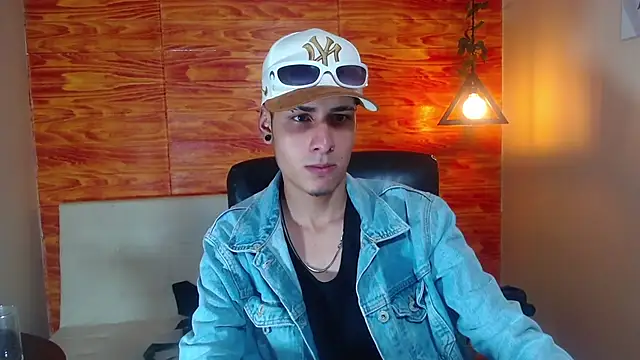 Snapshot of Bastiaan_28 chatting on February 19, 2025, 3:06 am Bastiaan 28 online show from February 19, 2025, 3:06 am