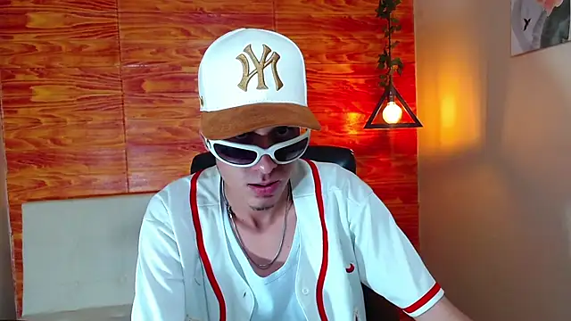Snapshot of Bastiaan_28 chatting on February 20, 2025, 5:44 am Bastiaan 28 online show from February 20, 2025, 5:44 am