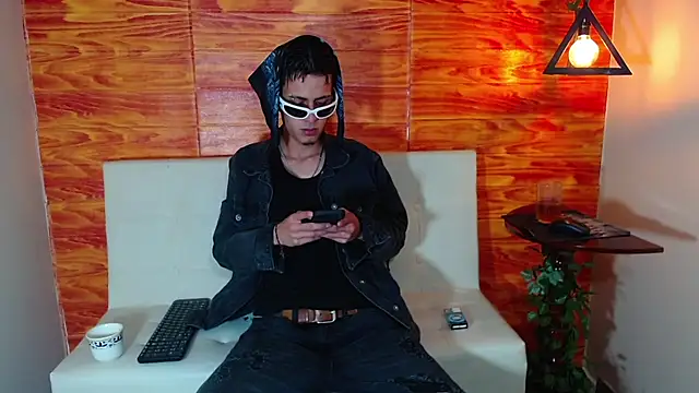Snapshot of Bastiaan_28 chatting on March 7, 2025, 3:40 am Bastiaan 28 online show from March 7, 2025, 3:40 am