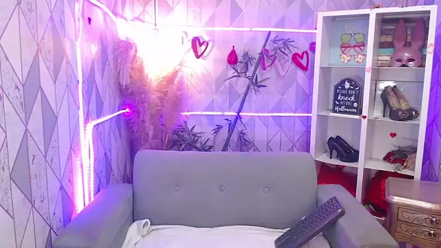 charlottemoonxz online show from November 6, 2025, 7:59 pm