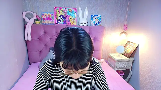 charlottemoonxz online show from March 1, 2026, 6:43 pm