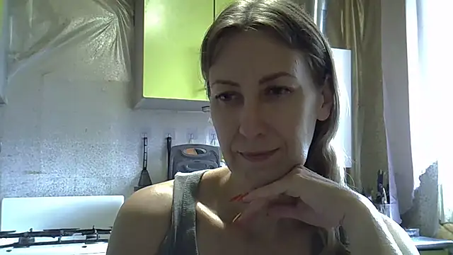 Snapshot of AshleyXHoney chatting on June 16, 2026, 8:06 am AshleyXHoney online show from June 16, 2026, 8:06 am