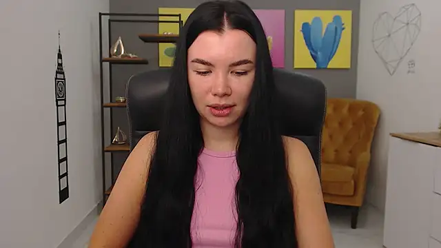 MadisonGomes online show from November 17, 2025, 8:42 am