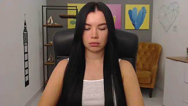 MadisonGomes online show from November 19, 2025, 8:36 am