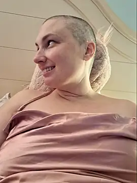 MilfyMrsRobinson online show from May 3, 2026, 12:16 am