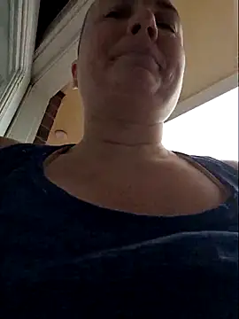 MilfyMrsRobinson online show from May 7, 2026, 3:17 pm