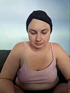 MilfyMrsRobinson online show from May 14, 2026, 1:29 pm