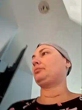MilfyMrsRobinson online show from May 21, 2026, 1:29 pm