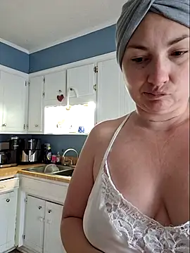 MilfyMrsRobinson online show from May 25, 2026, 1:06 pm