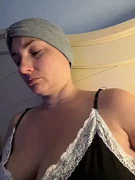 MilfyMrsRobinson online show from May 26, 2026, 10:17 pm