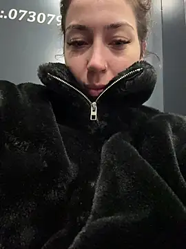 KimArts online show from November 6, 2025, 5:14 pm