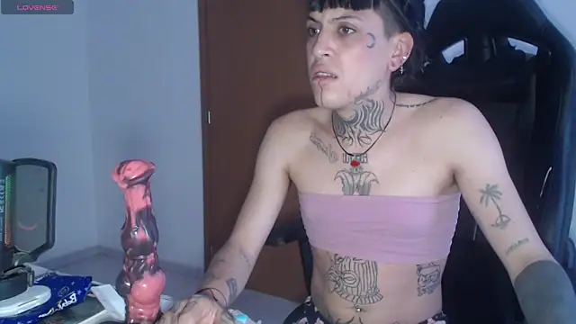 charlotbelucci  online show from October 8, 2025, 9:07 am