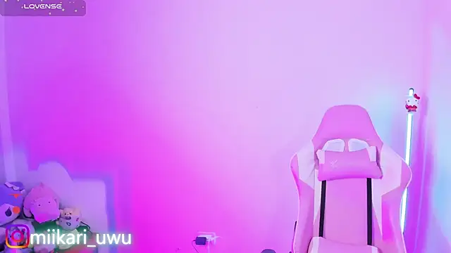 Ahri Elderwood online show from October 4, 2025, 3:37 am