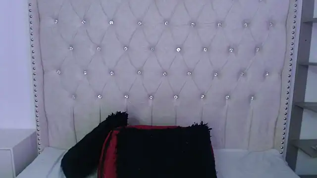 Abril Squirt online show from November 4, 2025, 7:46 pm