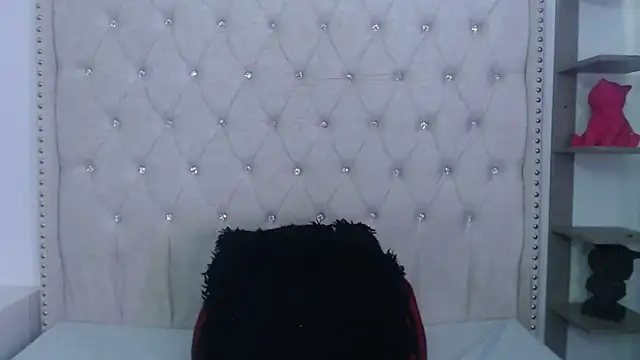 Abril Squirt online show from March 2, 2026, 9:43 pm