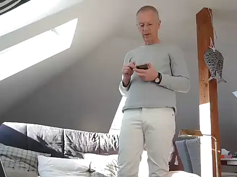 Snapshot of maxmueller321 chatting on March 4, 2026, 9:26 am maxmueller321 online show from March 4, 2026, 9:26 am