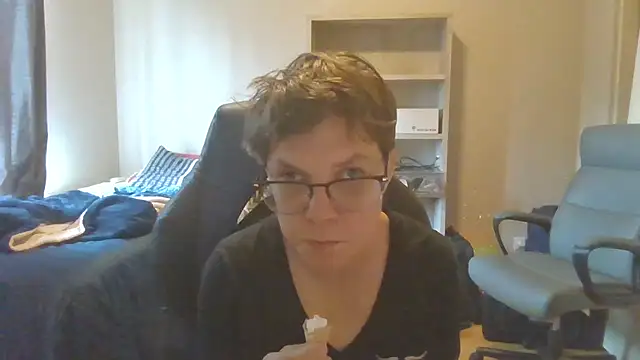 KaliSnow199623 online show from September 12, 2025, 8:20 pm