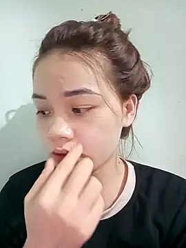 Snapshot of Ngoc-Trinh chatting on January 16, 2025, 5:11 am Ngoc-Trinh online show from January 16, 2025, 5:11 am