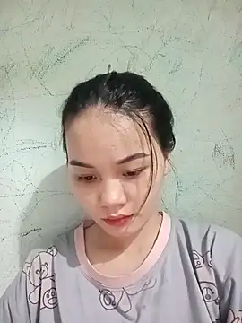 Snapshot of Ngoc-Trinh chatting on October 22, 2025, 1:17 am Ngoc-Trinh online show from October 22, 2025, 1:17 am